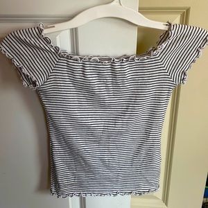 Off the shoulder Hollister crop top